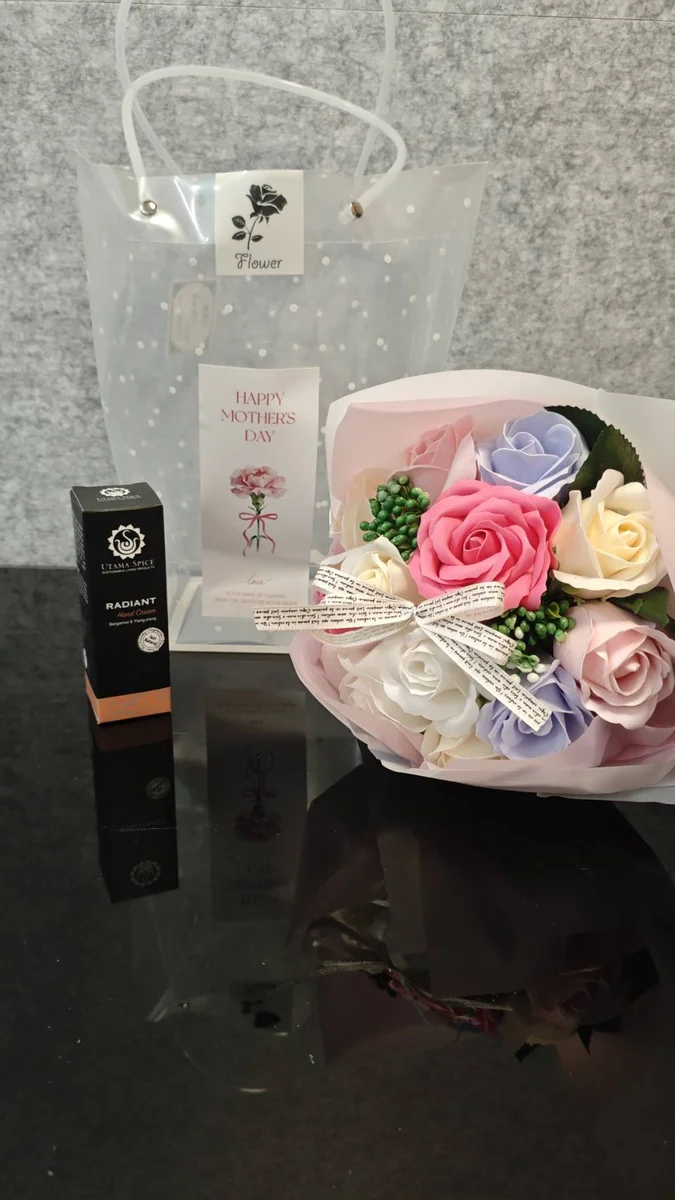 【母の日ギフト】ラディアント ハンドクリーム+ソープフラワーセット